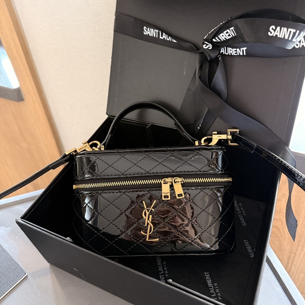 Saint Laurent Gany Vanity Bag In Patent Leather Black 19Cm