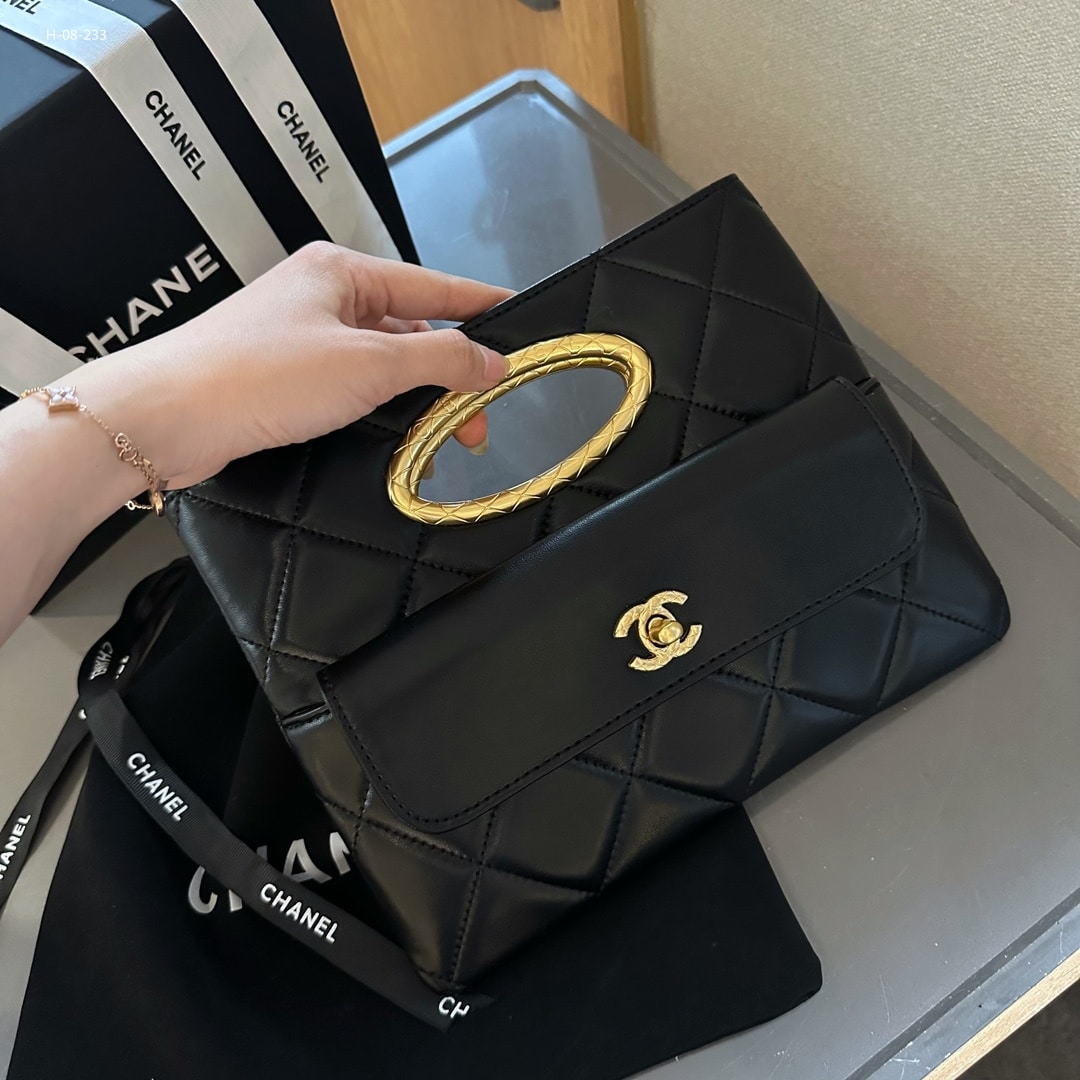 Chanel Clutch And Gold Plated Metal In Black 25Cm As5038 B17663 94305