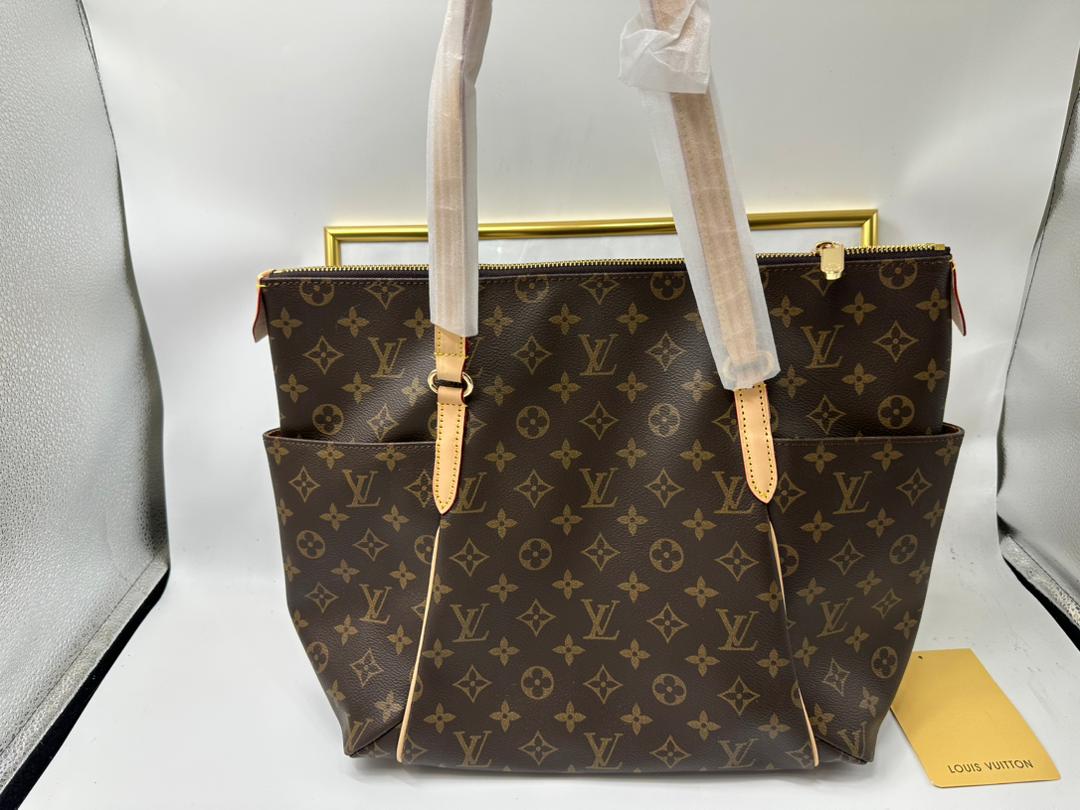 Louis Vuitton Totally Monogram Canvas Mm 43Cm