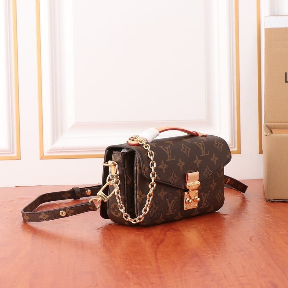 Louis Vuitton Pochette Métis East West Monogram Canvas Brown 21Cm M46279
