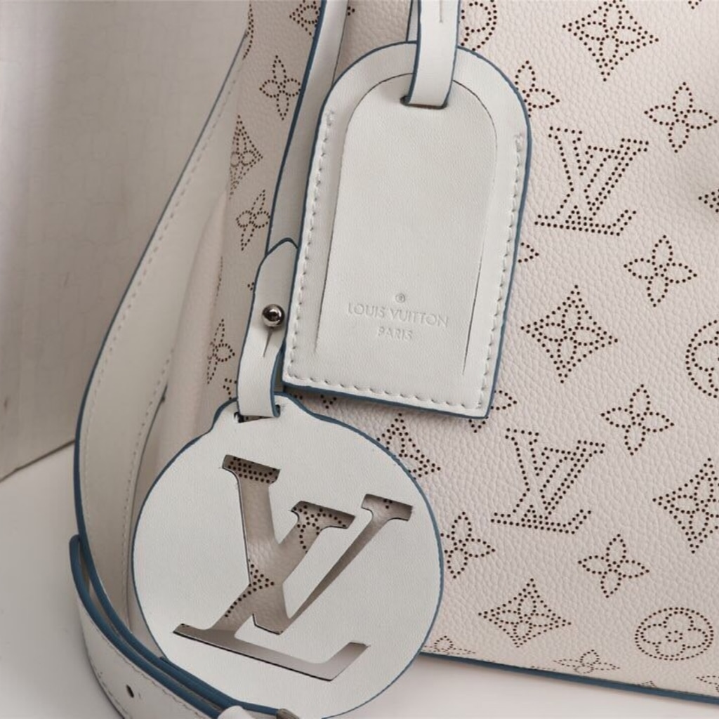 Louis Vuitton Beaubourg Hobo MM Mahina Leather Cream White 32cm M58482