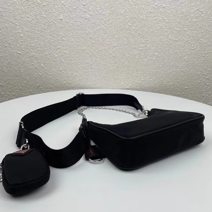 Prada Re Edition 2005 Re Nylon Black Red 22cm 1BH204 064 F0DL1 V I1L