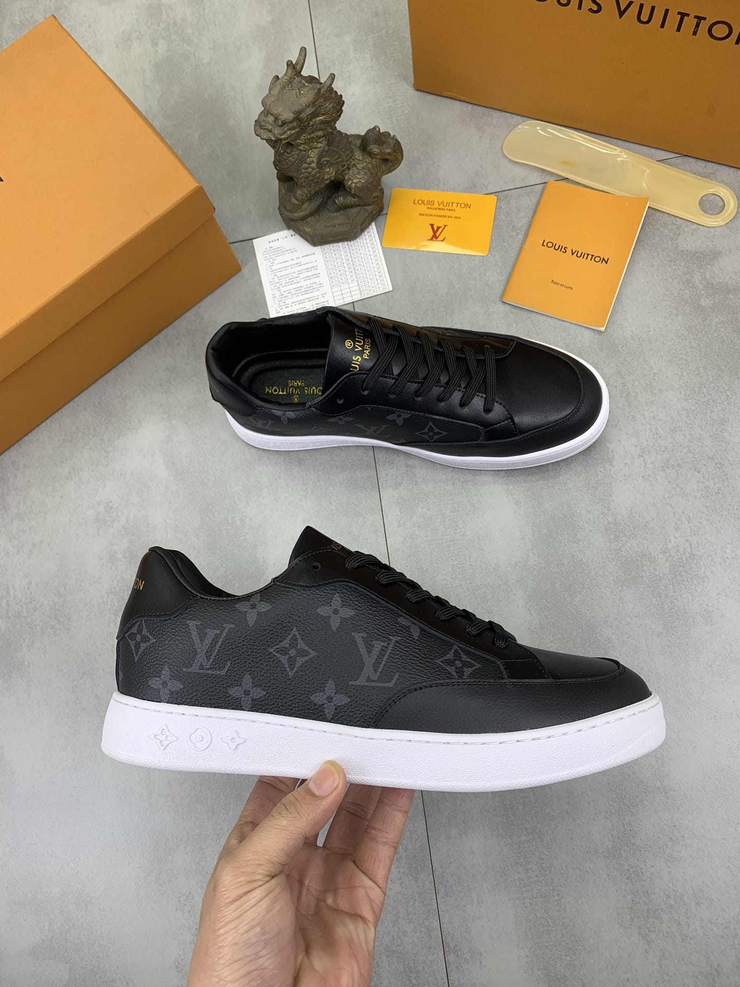 Louis Vuitton Sneaker Monogram Pattern In Black