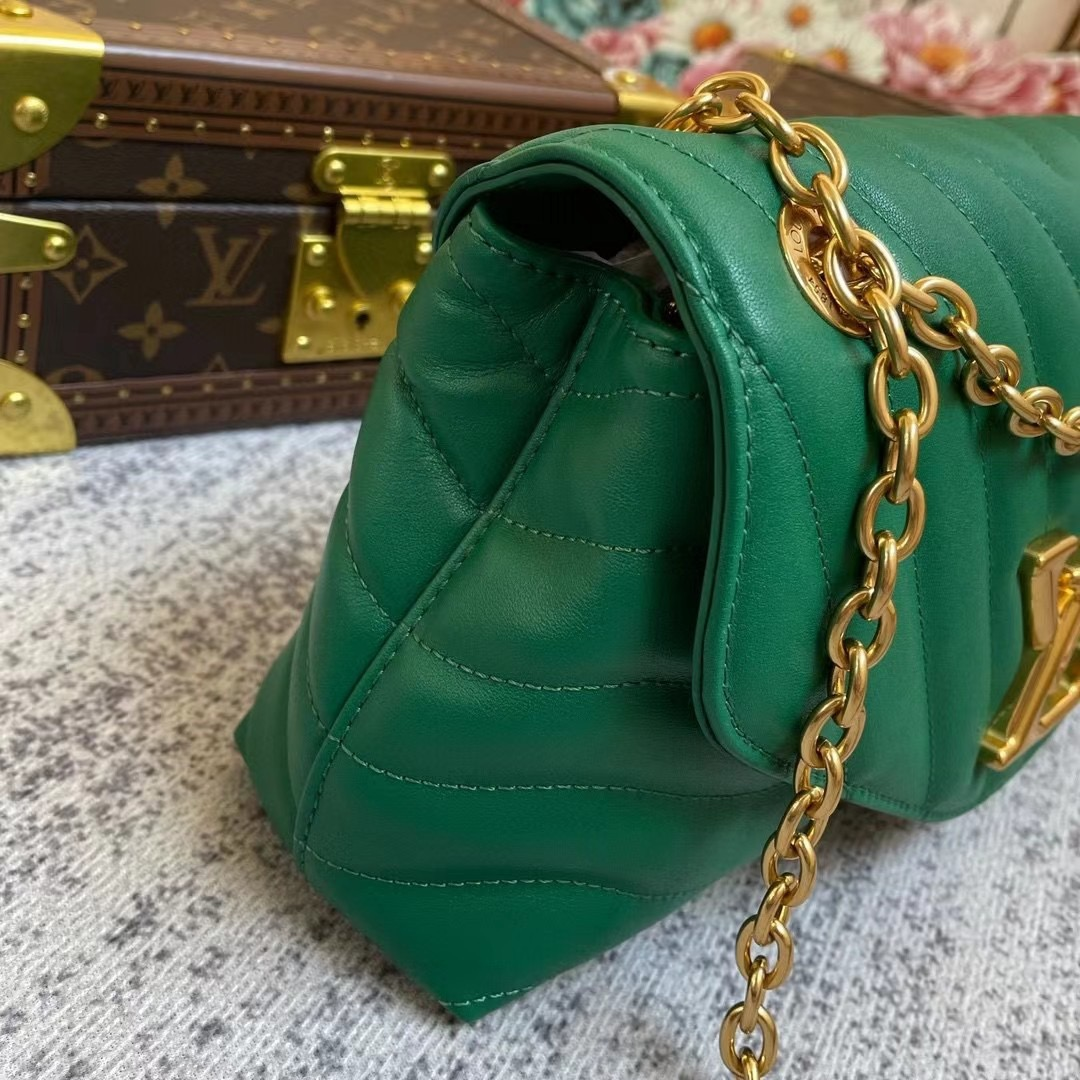 Louis Vuitton New Wave Chain 24Cm Green