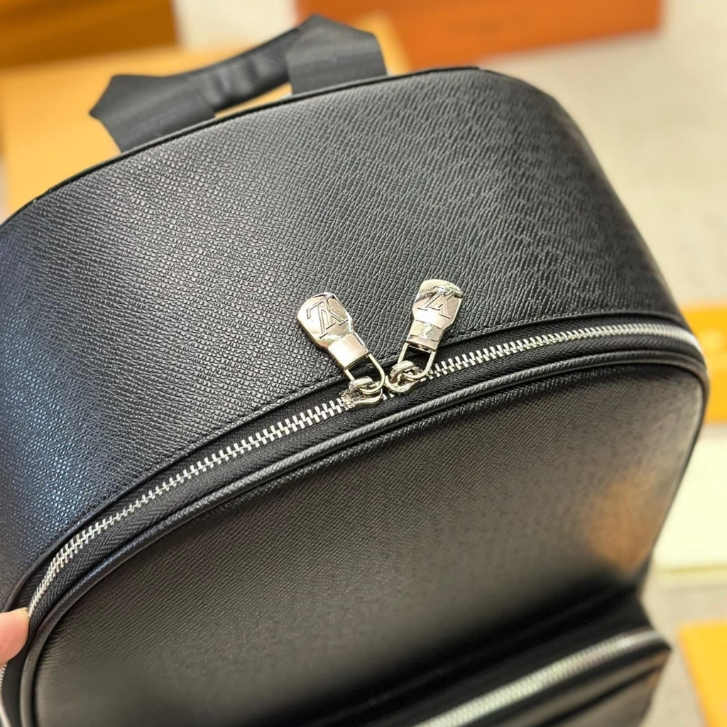 Louis Vuitton Discovery Taiga Alex Backpack Black 42Cm M30258