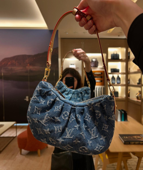 Louis Vuitton Pochette Valley Bag Denim Blue 21cm M13571