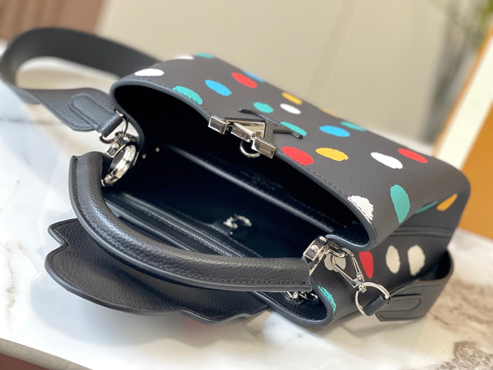 Louis Vuitton X Yayoi Kusama Capucines Black 27Cm M21663