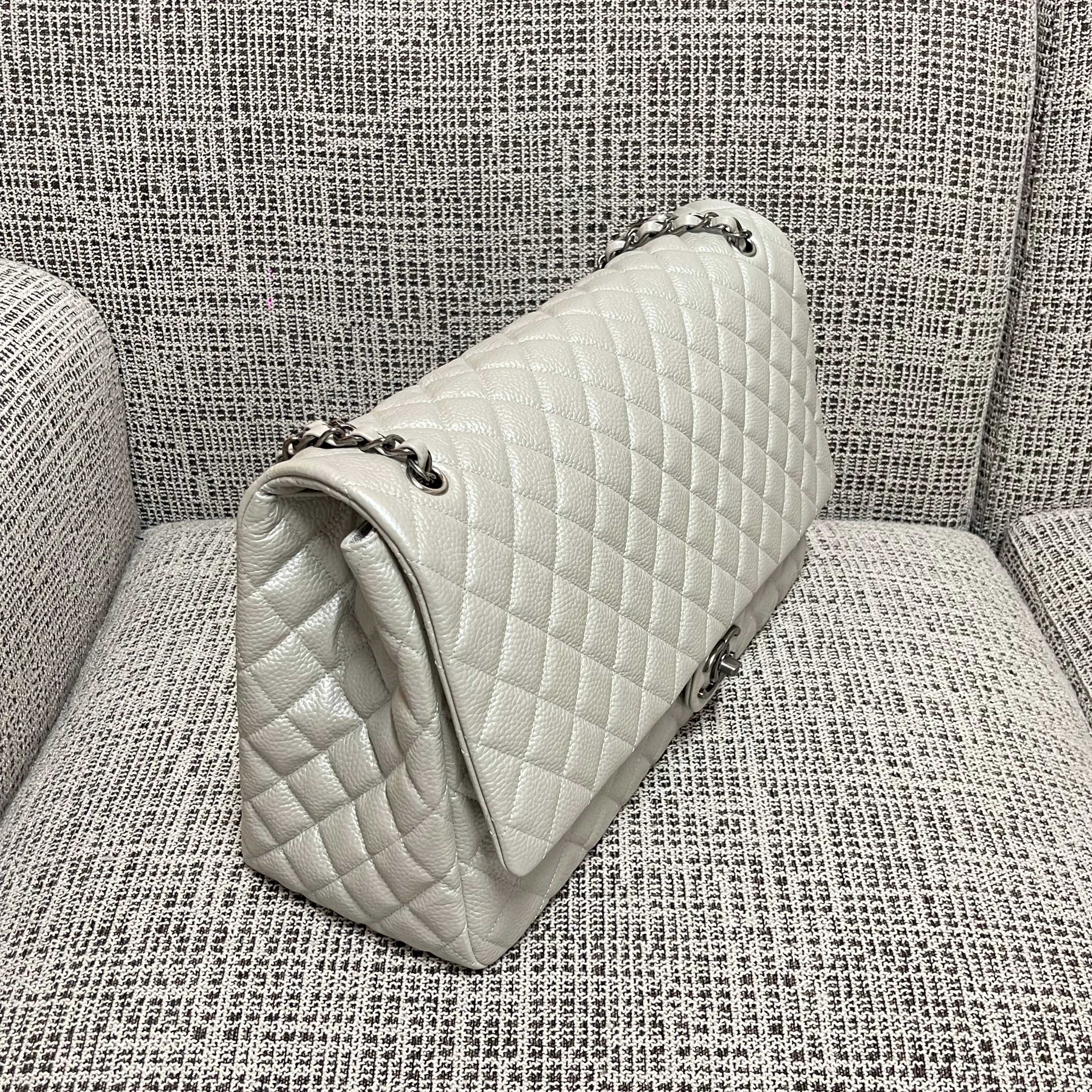 Classic Flap Maxi Quilted Caviar Leather Shoulder Bag in White (Silver Hardware)