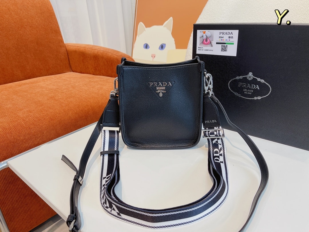 Prada Leather Mini Shoulder Bag Black 20Cm