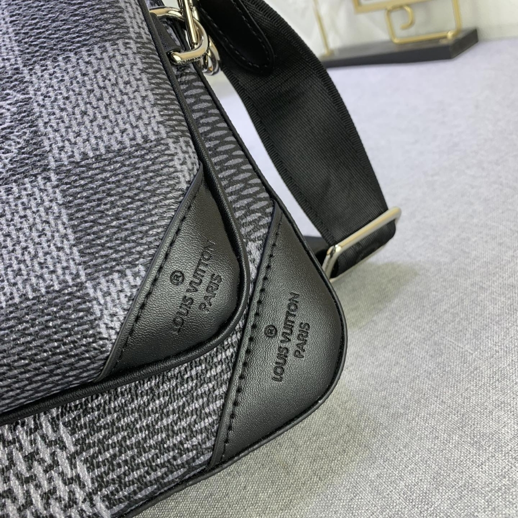 Louis Vuitton Trio Messenger Bag Damier Canvas Black 25Cm N50017