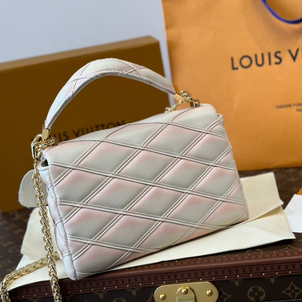 Louis Vuitton Go 14 Mm Bag Argile 22Cm M14282