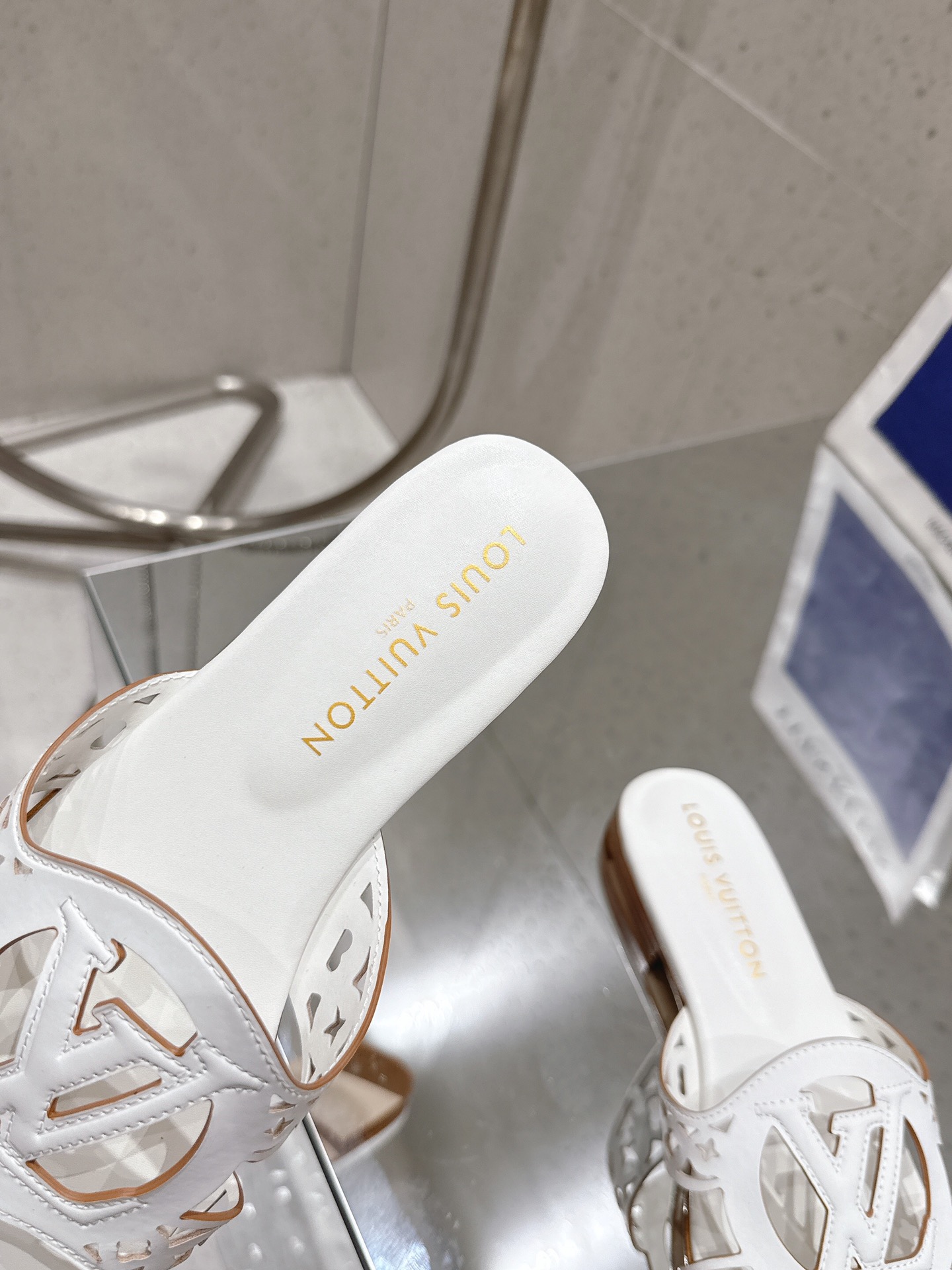Louis Vuitton LV Isola Flat Mule White 1AGYPA