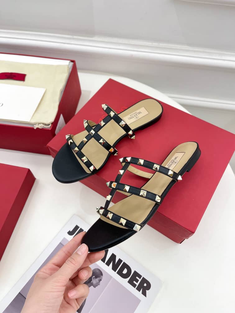 Valentino Garavani Rockstud Flat Slide Sandal Black 5W2S0C49Vod 0No