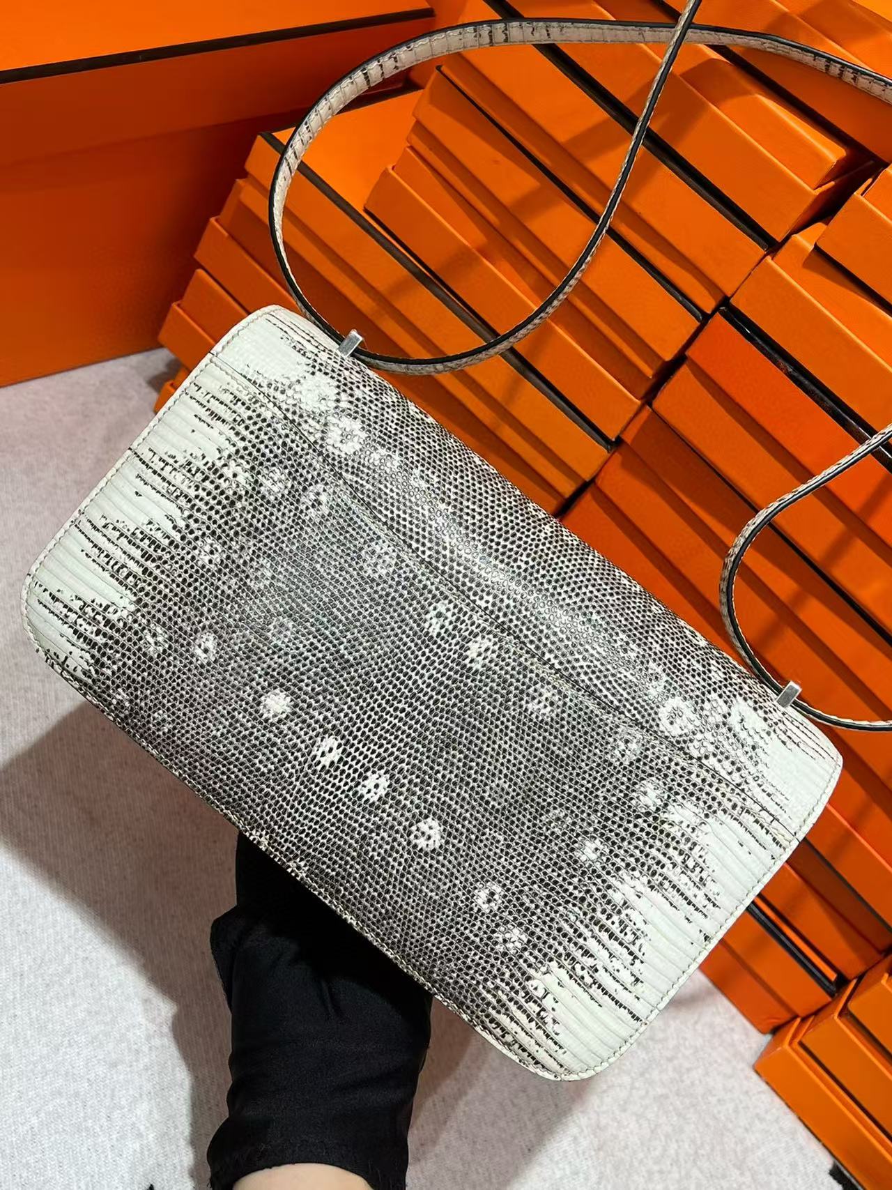 Constance Mini