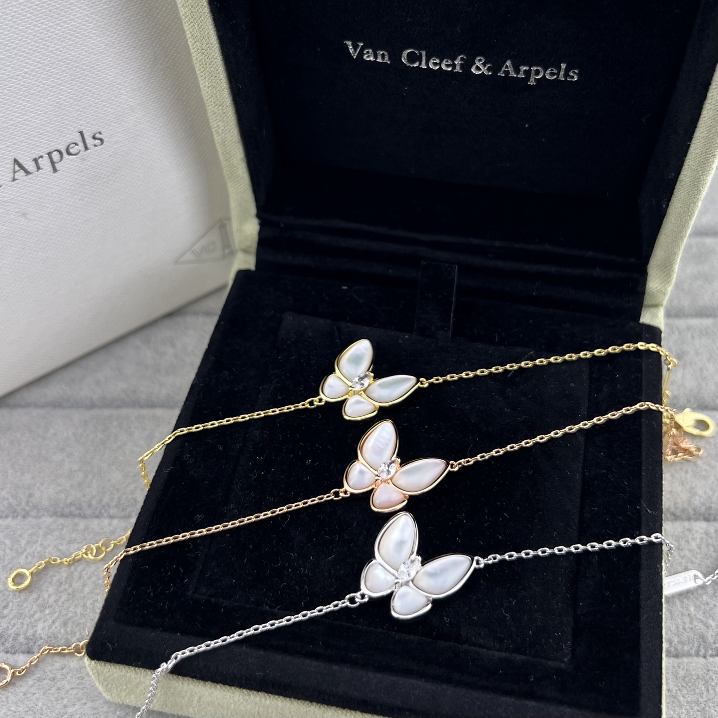 White mother-of-pearl single diamond butterfly bracelet