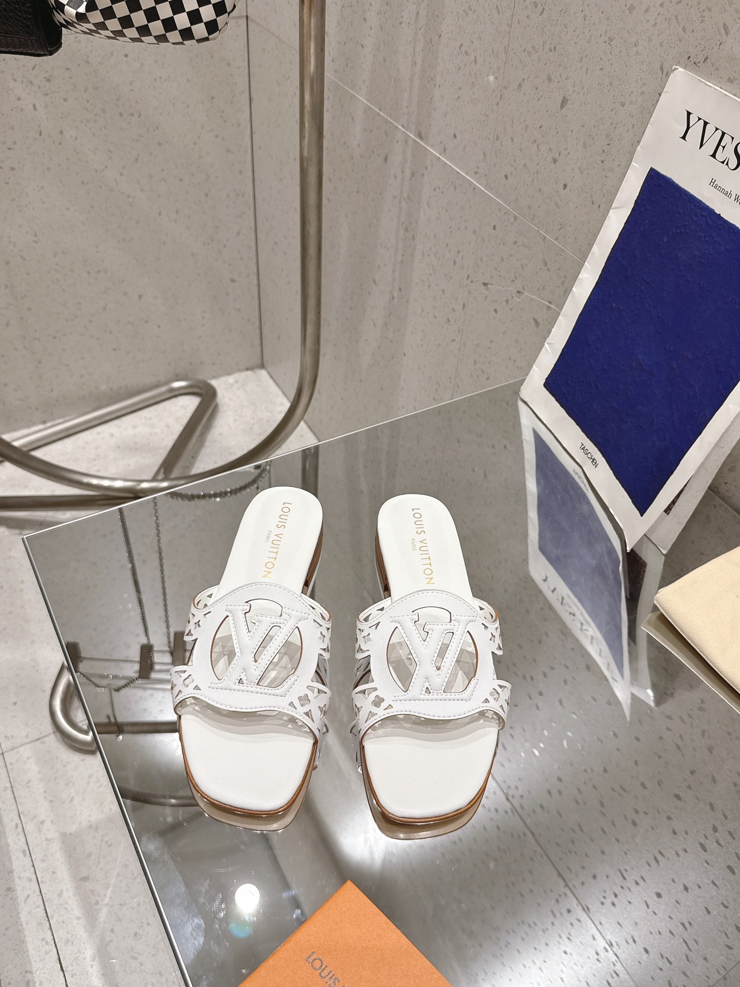 Louis Vuitton LV Isola Flat Mule White 1AGYPA