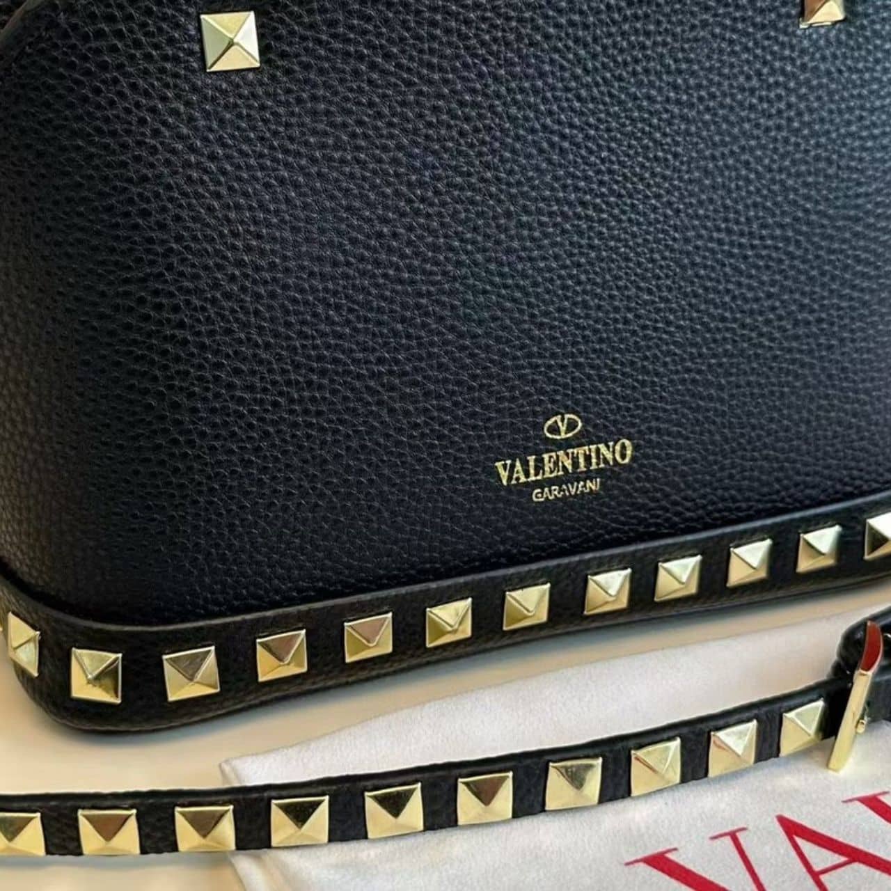 Valentino Garavani Rockstud Handbag In Grainy Black 21Cm