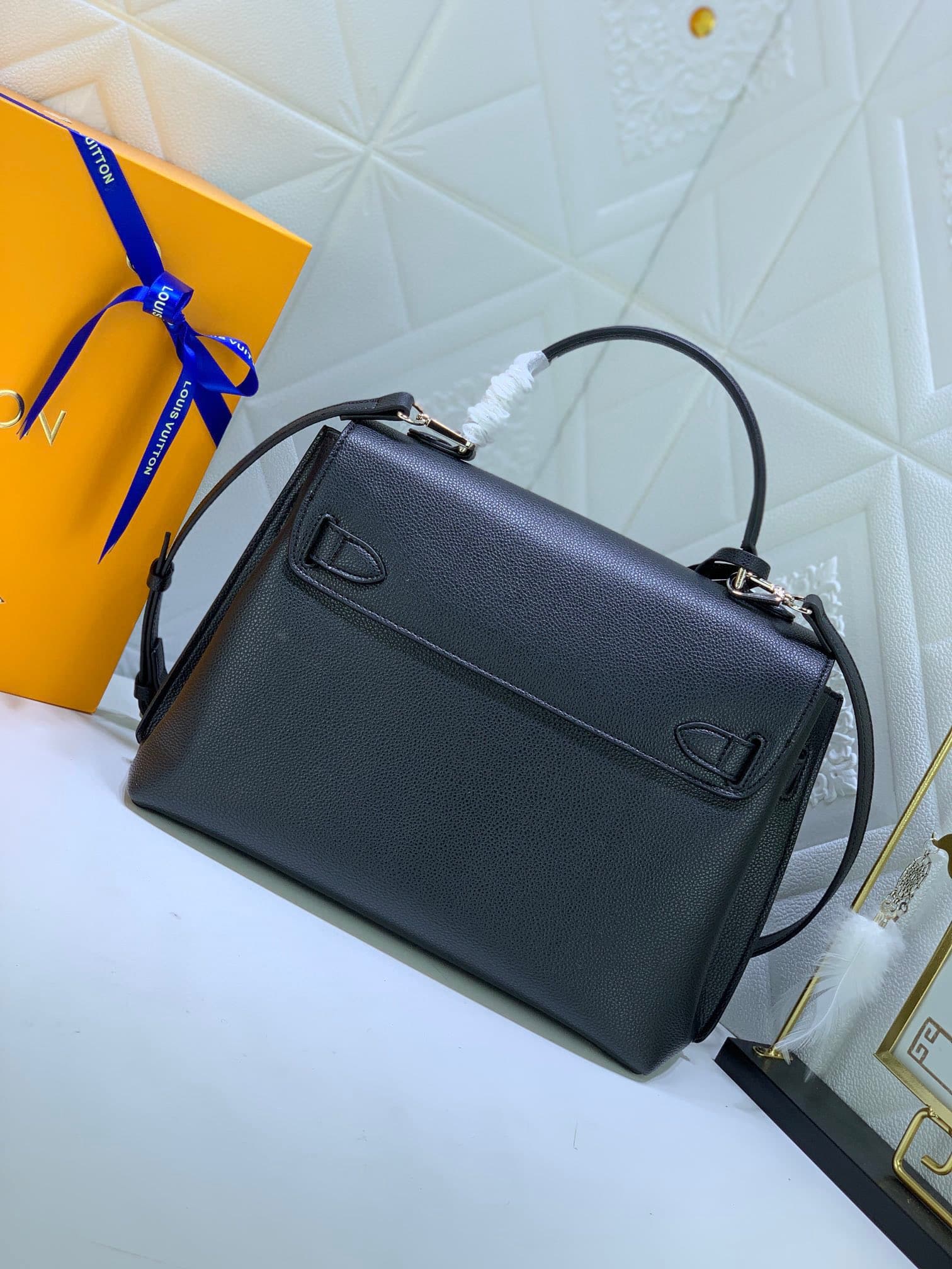 Louis Vuitton Lockme Ever Black 46Cm M51395