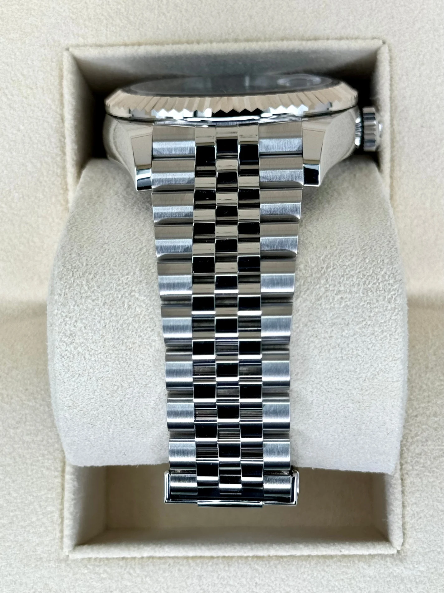 Rolex Sky-Dweller 41 mm Bright blue Dial 336934 Jubilee