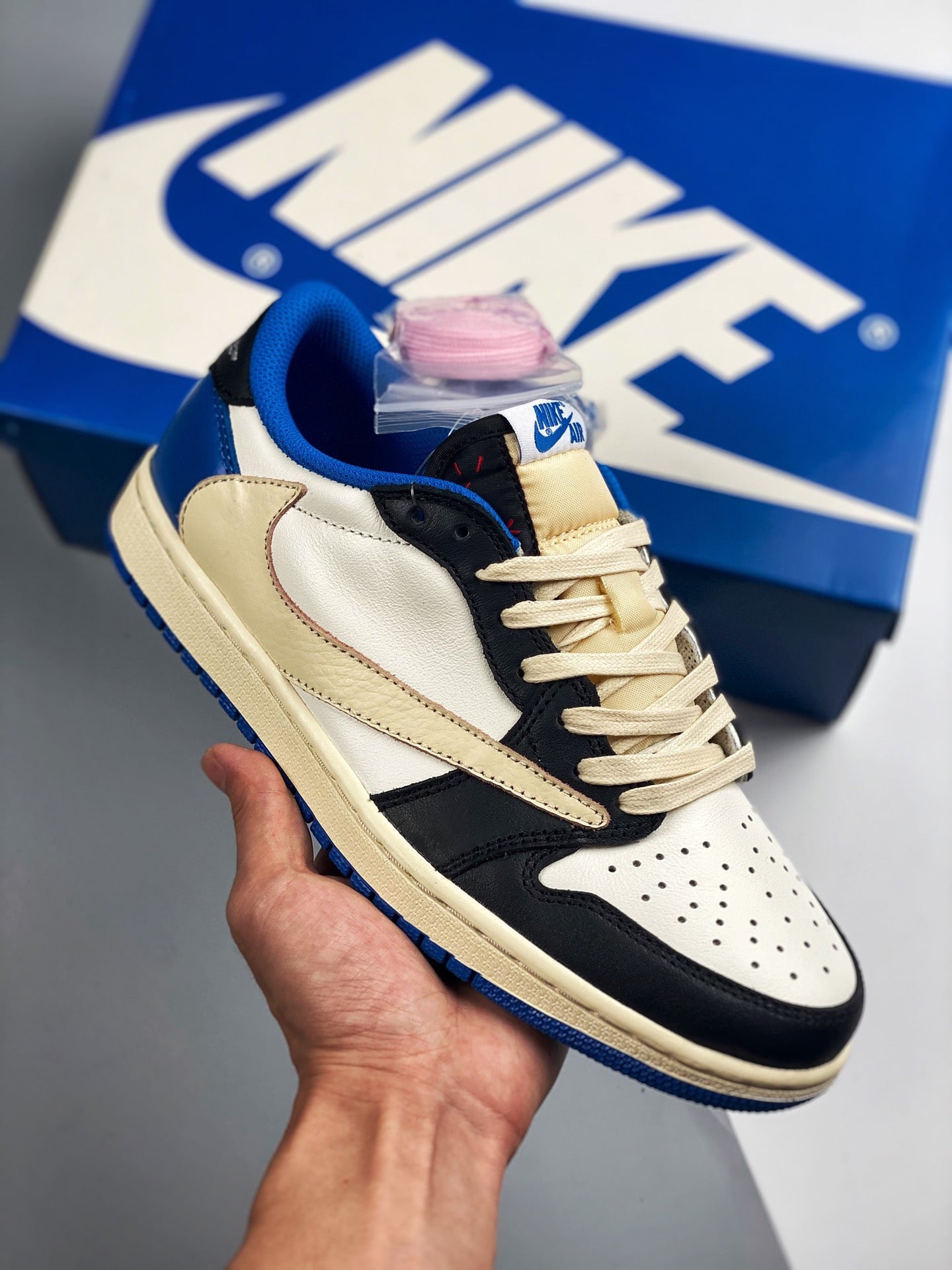 Jordan 1 Retro Low Fragment x Travis Scott