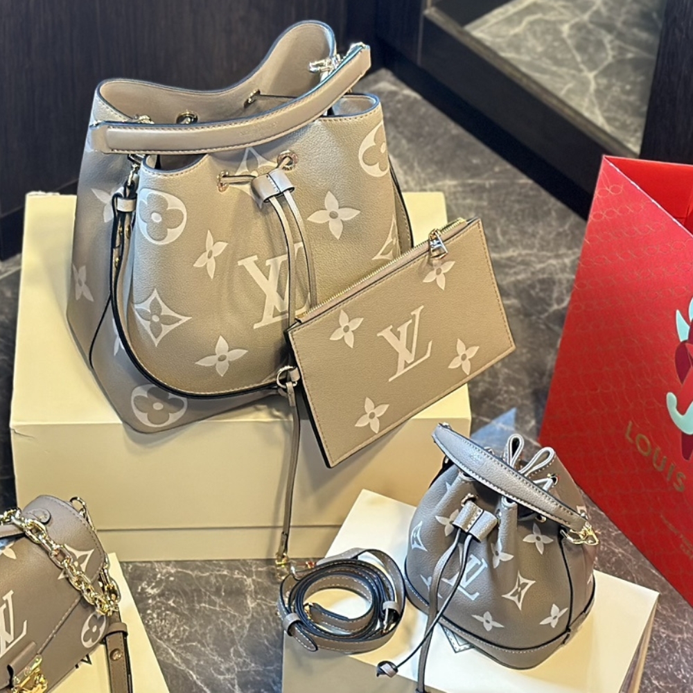 Louis Vuitton N Ono  Mm Cream 25Cm M45555
