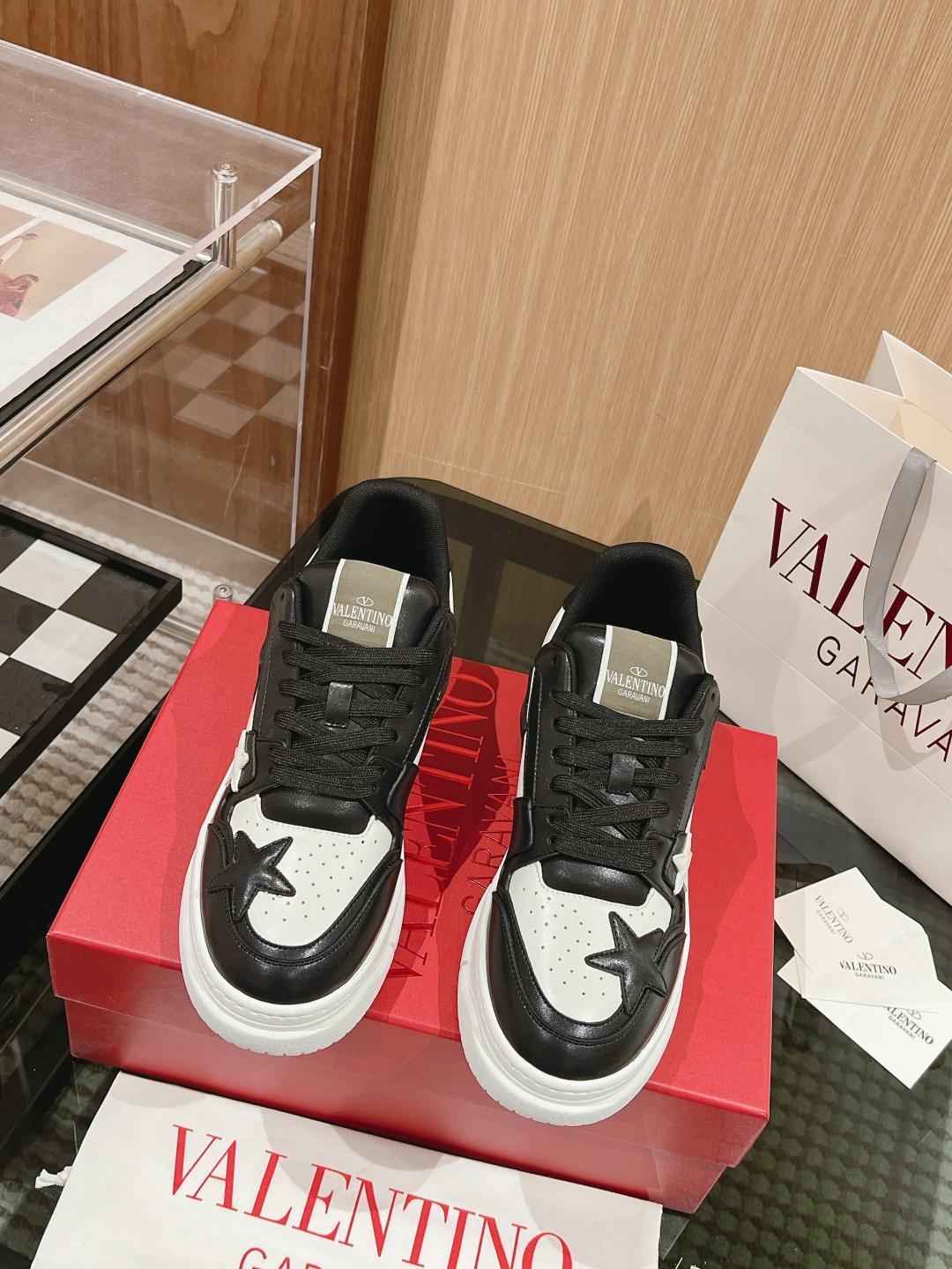 Valentino’s new 2023 early autumn star Sneaker
