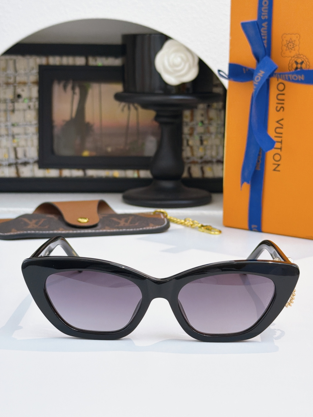 LOUIS VUITTON Z2988 Sunglasses
