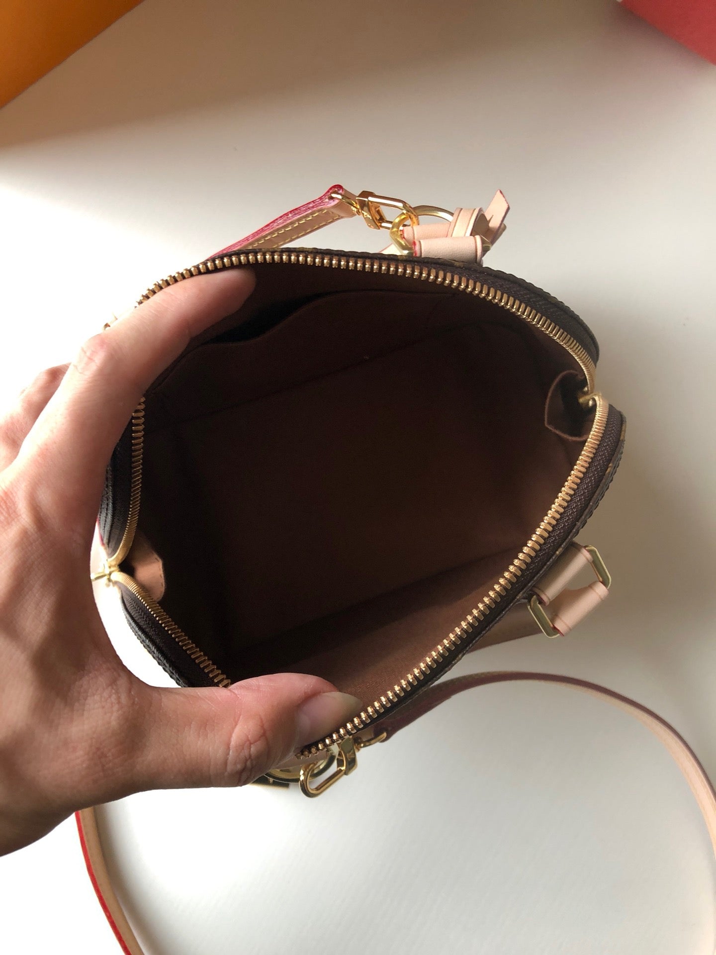 Louis Vuitton Alma Monogram 23cm