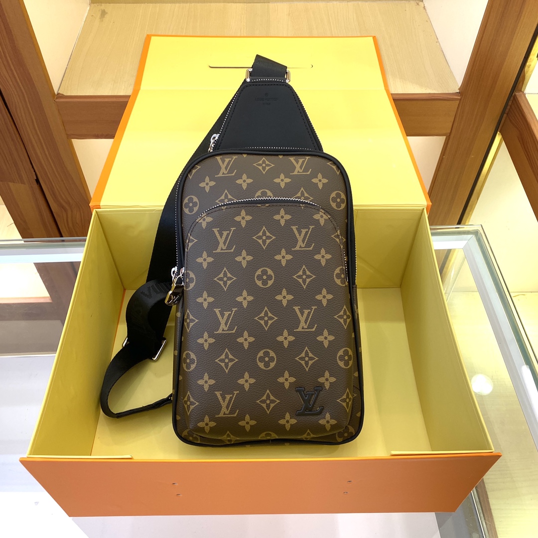 Louis Vuitton Avenue Nm Crossbody Bag Monogram 31Cm M46327