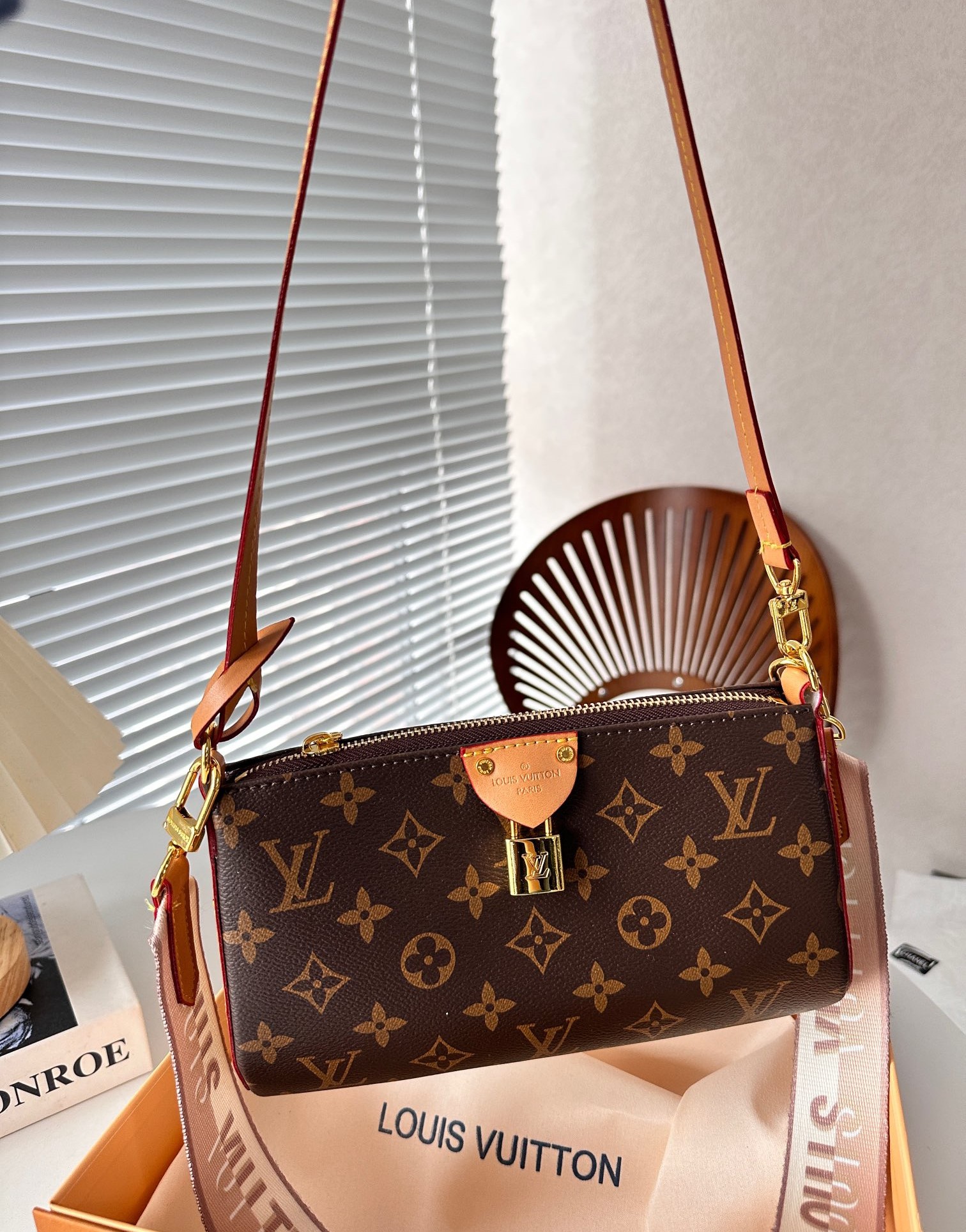 Louis Vuitton Pochette Tirette Monogram Canvas 23Cm M47123