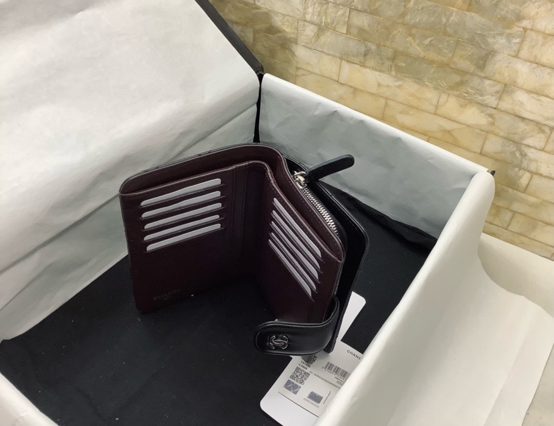 CHANEL Lambskin Bi-Fold Wallet