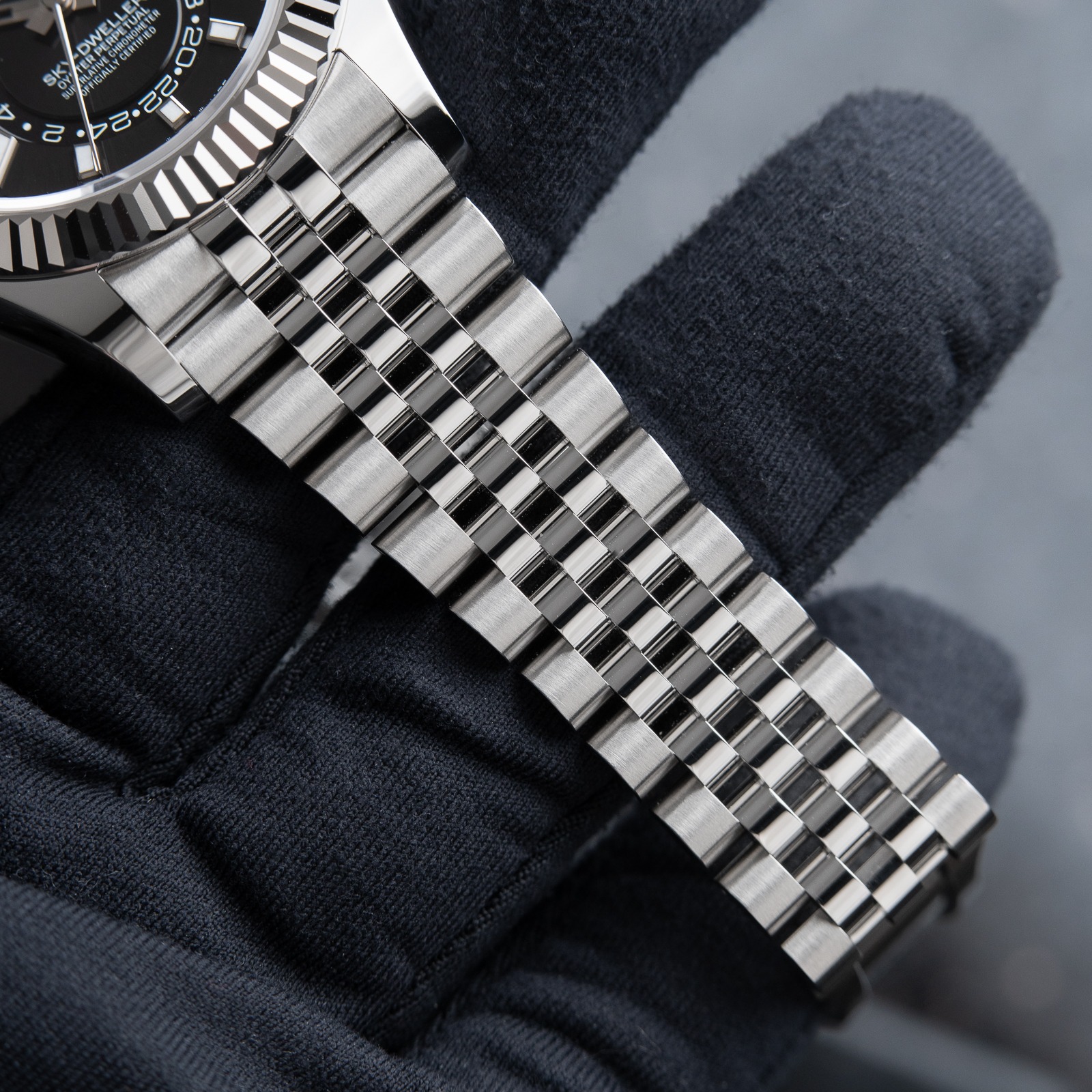 Rolex Sky-Dweller 42 mm Bright black Dial 336934 Jubilee
