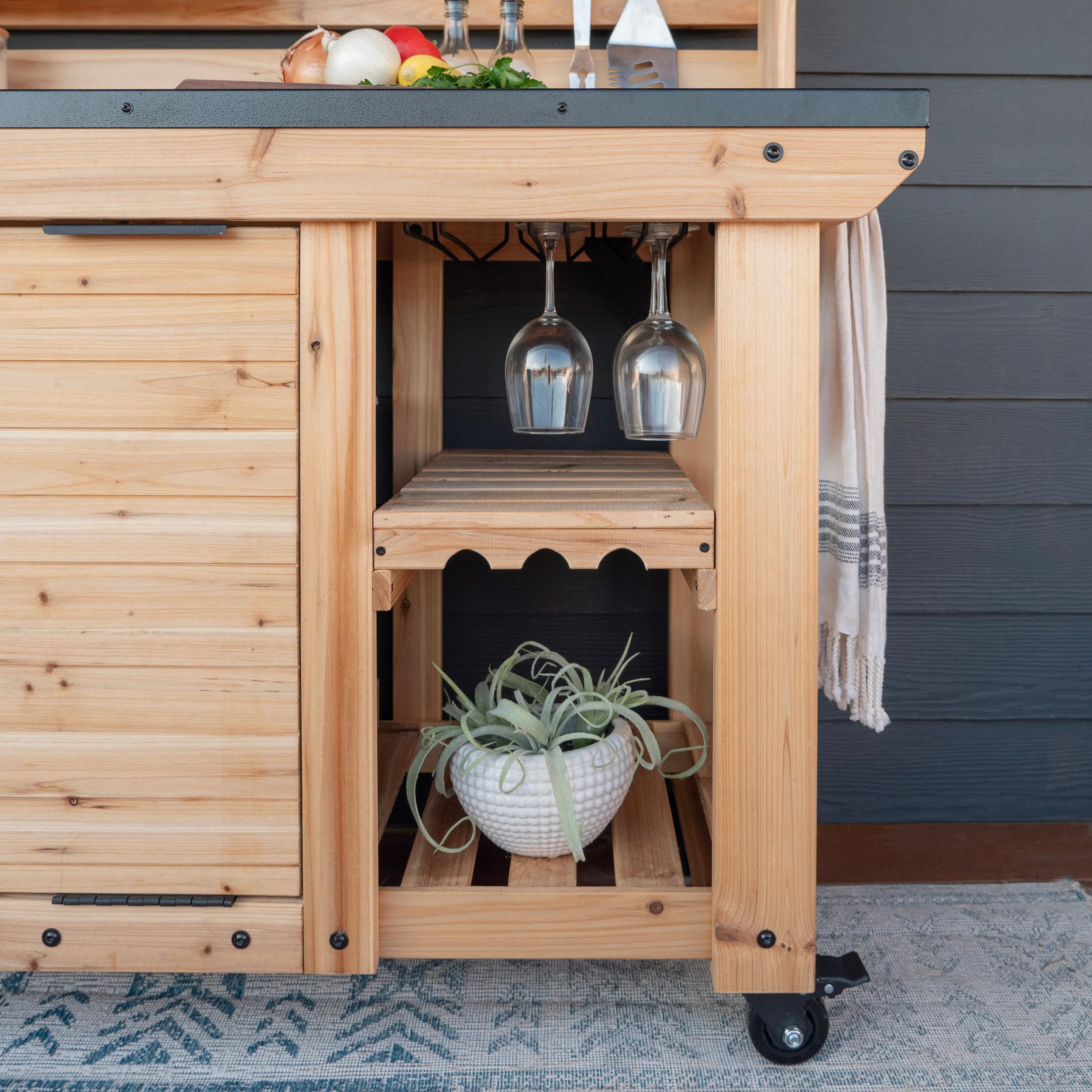 Hutch/Serving Station