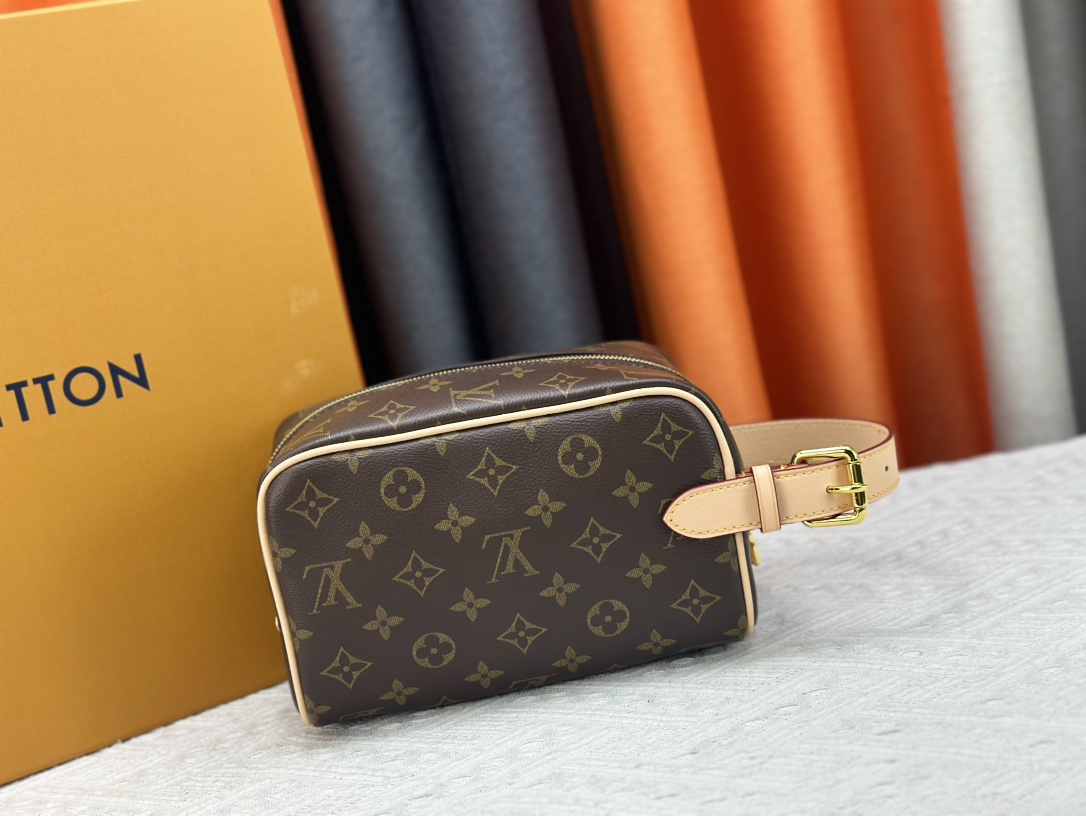 Louis Vuitton Trousse Toilette Locker Dopp Kit 23Cm M83112