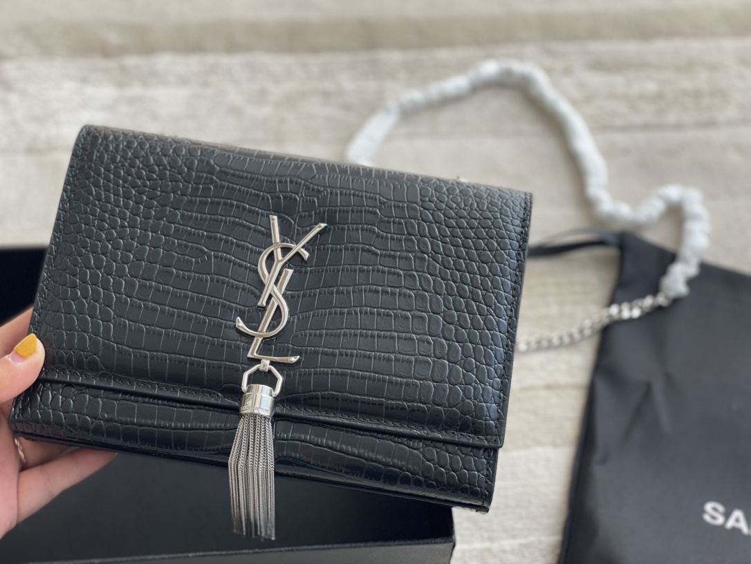 Saint Laurent Kate Small Chain Bag With Tassel In Shiny Leather Black