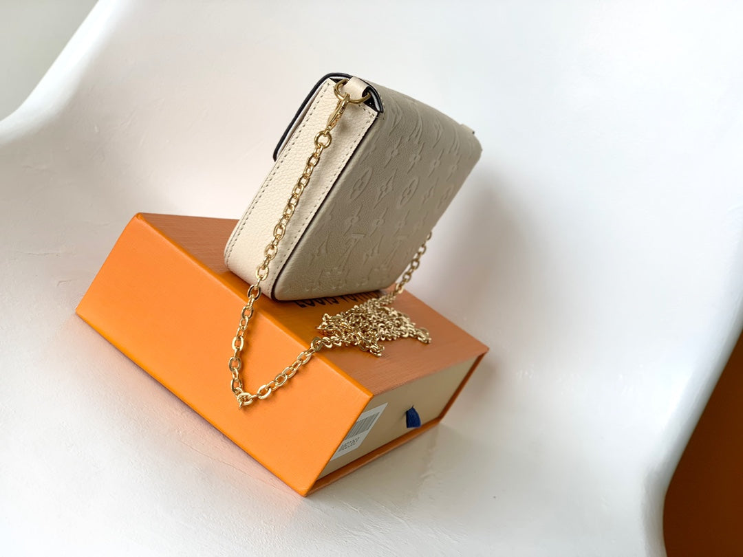 Louis Vuitton Felicie Pochette Bag Cream 21Cm