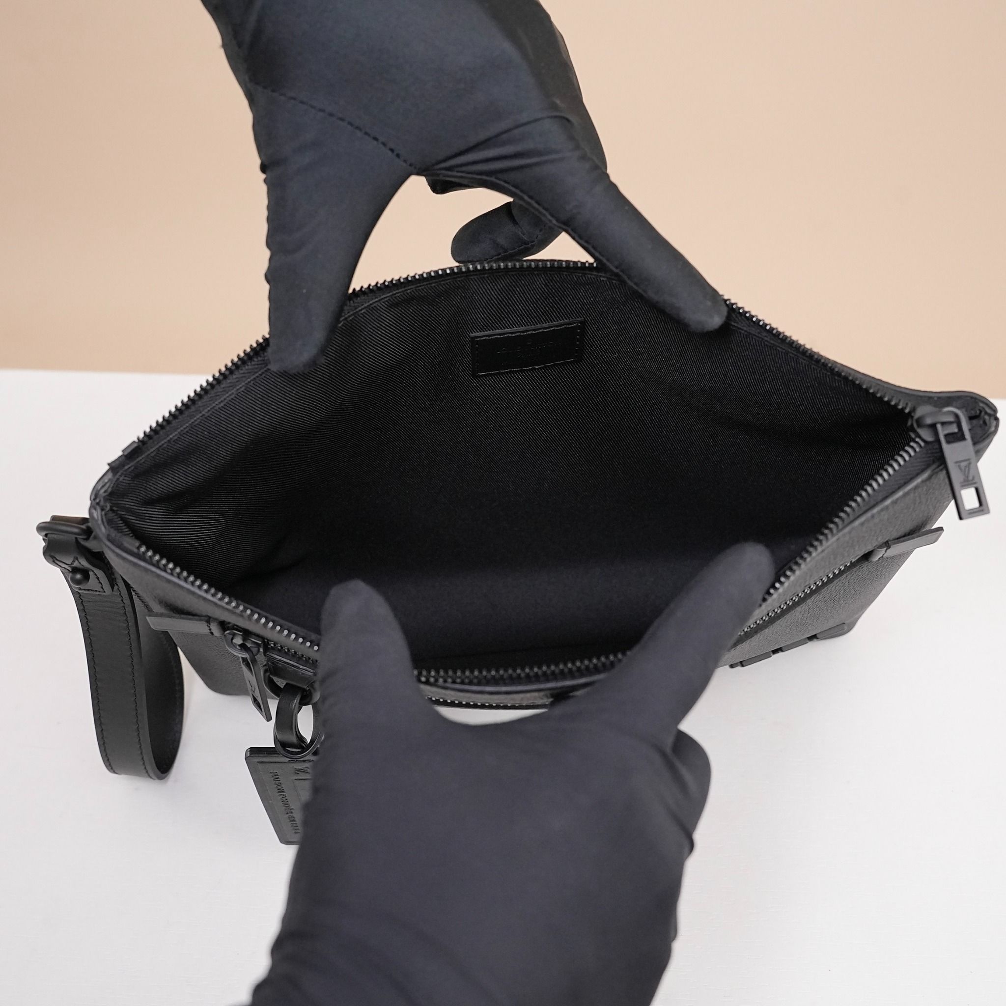 Louis Vuitton Takeoff Pouch Black 30Cm M69837
