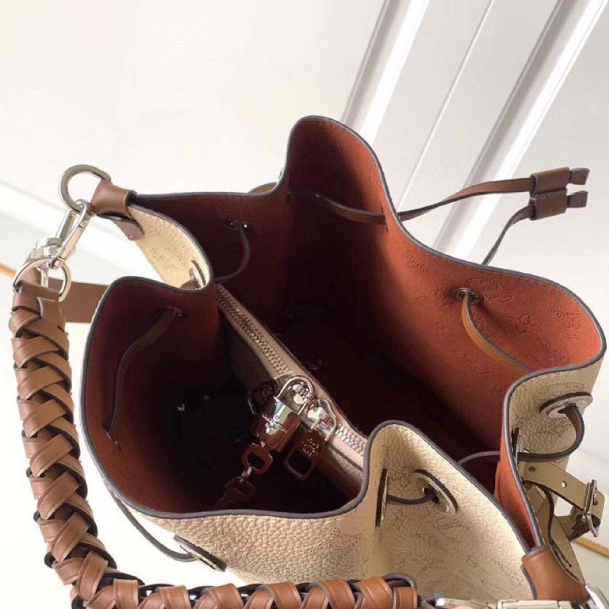 Louis Vuitton Muria 25Cm Cream