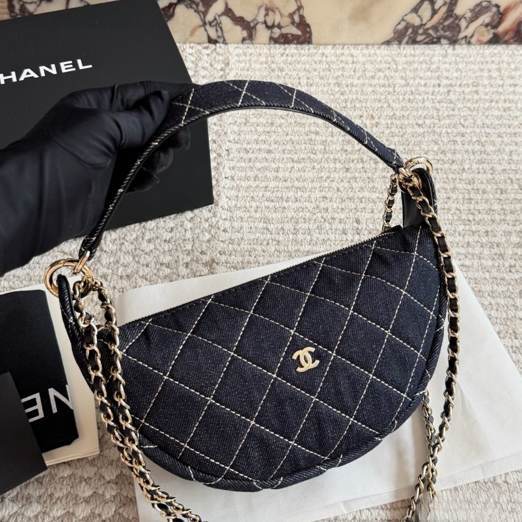 Chanel Clutch With Chain Denim And Gold Tone Metal Dark Blue 22cm AP5094 B23492 U7663