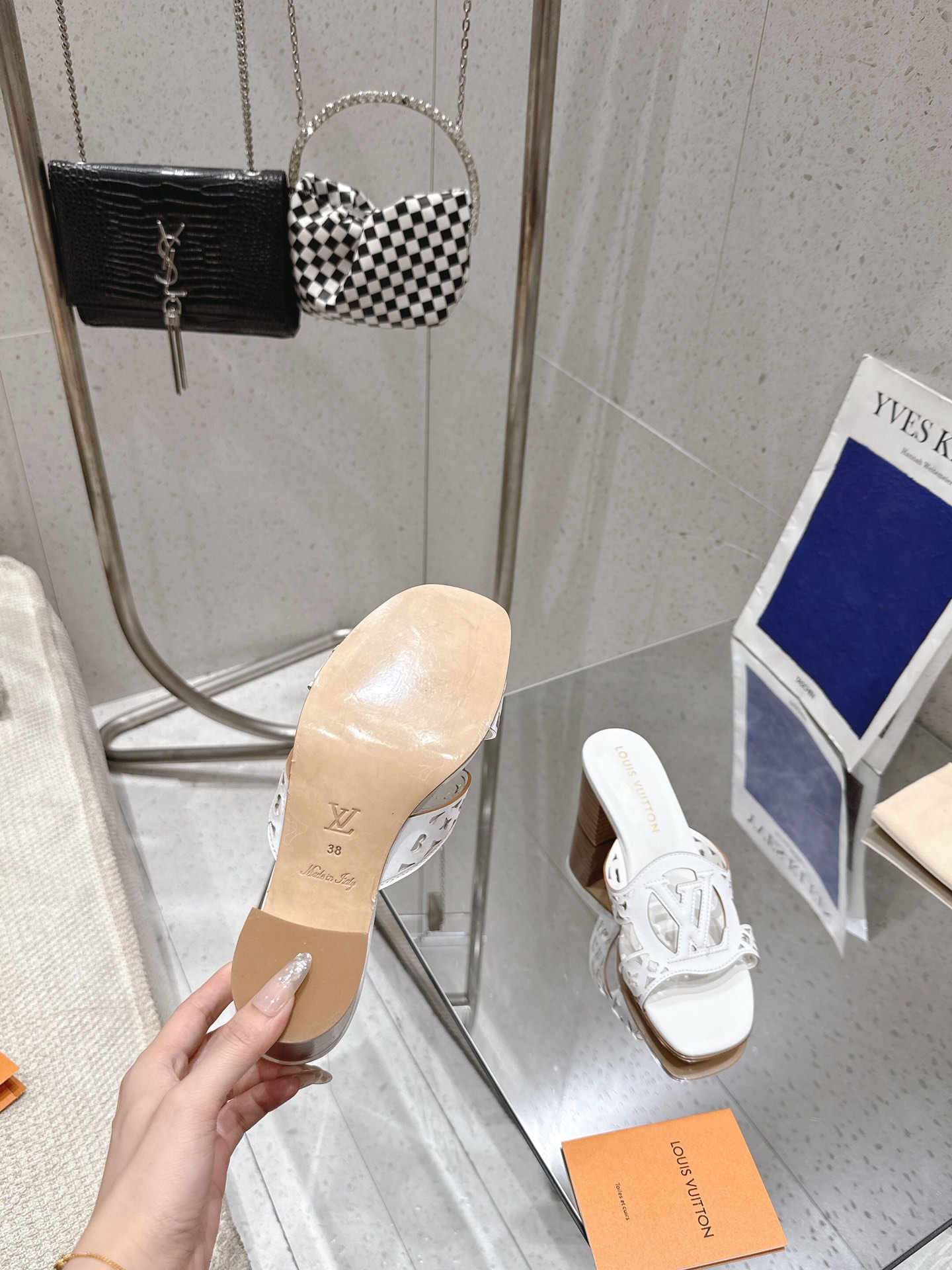 Louis Vuitton LV Isola Flat Mule White Women – 5.5cm Heel / 2.17in