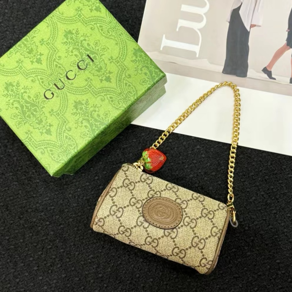 Gucci Double G Coin Purse Strawberry Wallet Beige 13Cm