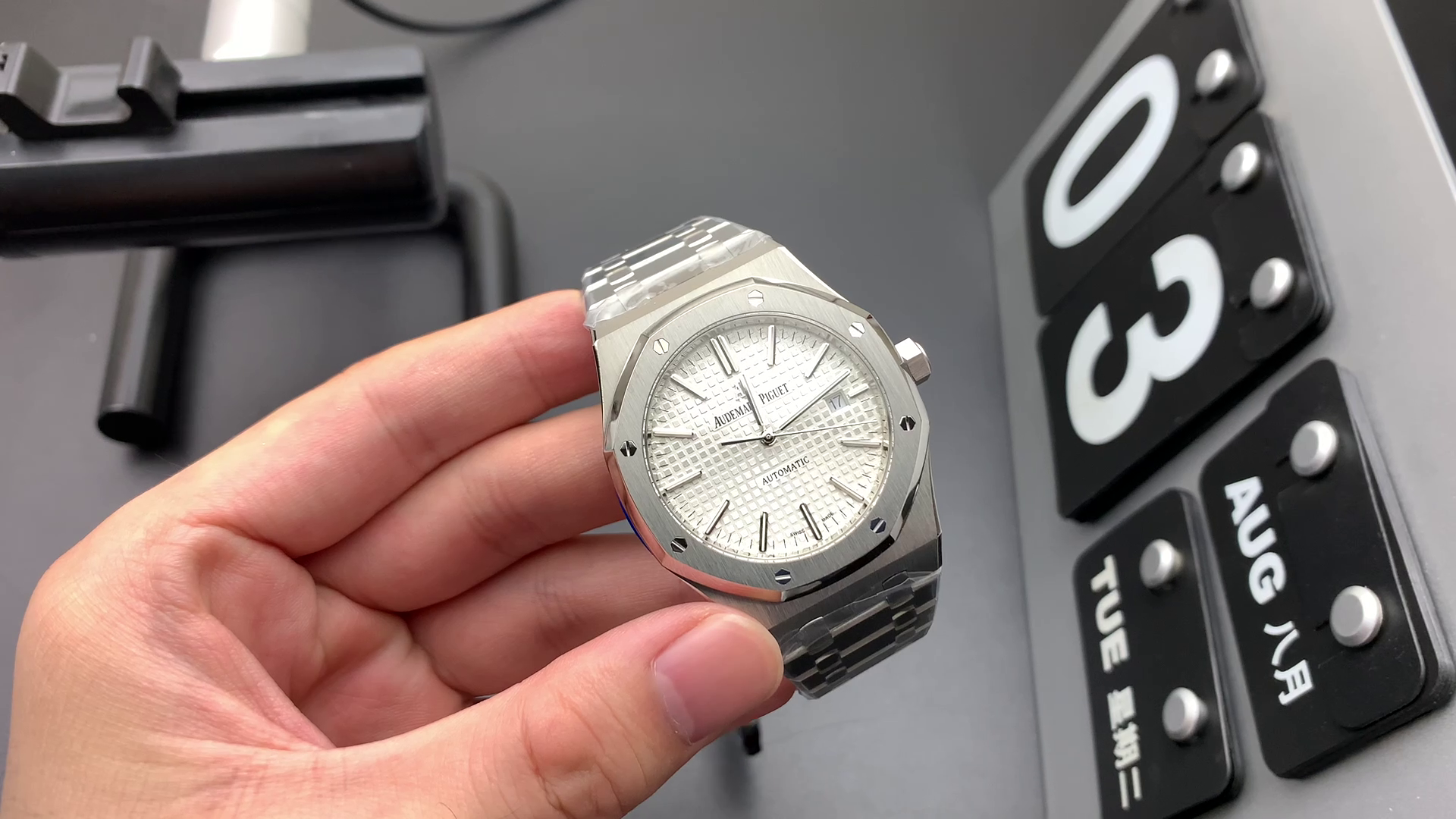 Audemars Piguet ROYAL OAK Silver-Toned Dial 41mm