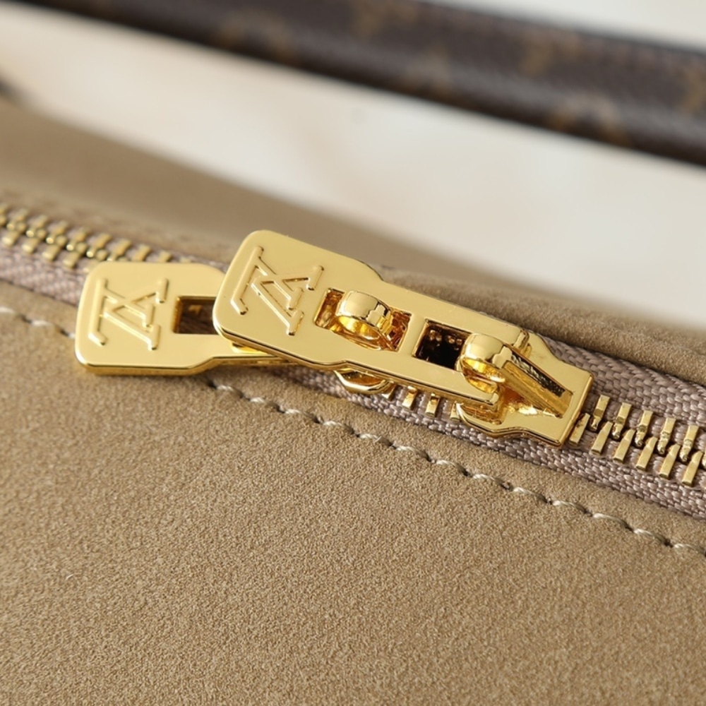 Louis Vuitton GM Express Travel Hazelnut 45Cm M26451