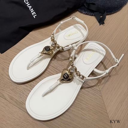 Chanel Shiny Pearl Crystal Cc Heart Thong Sandals White G39674 X01000 0S082