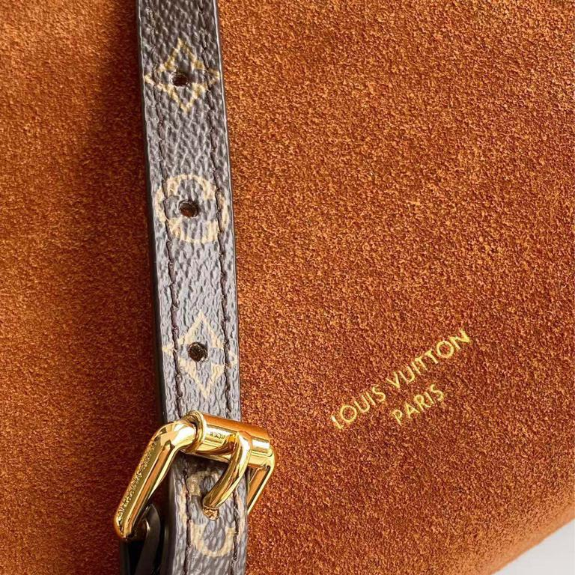 Louis Vuitton MM Side Trunk Bag M15072