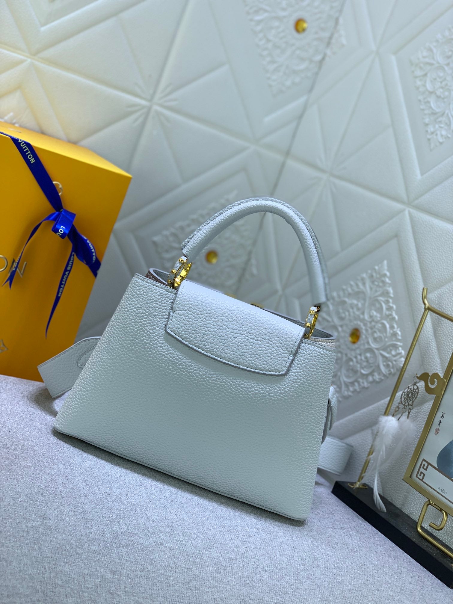 Louis Vuitton Capucines Ice Age White 27Cm
