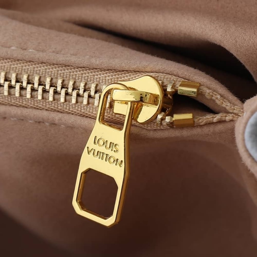 Louis Vuitton Pochette Métis East West Coated Canvas Trianon 21Cm M12429