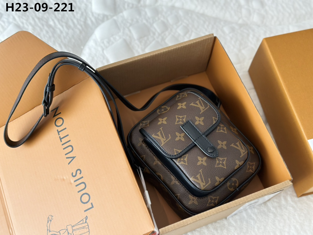Louis Vuitton Christopher Wearable Wallet Monogram Brown 18Cm M69404