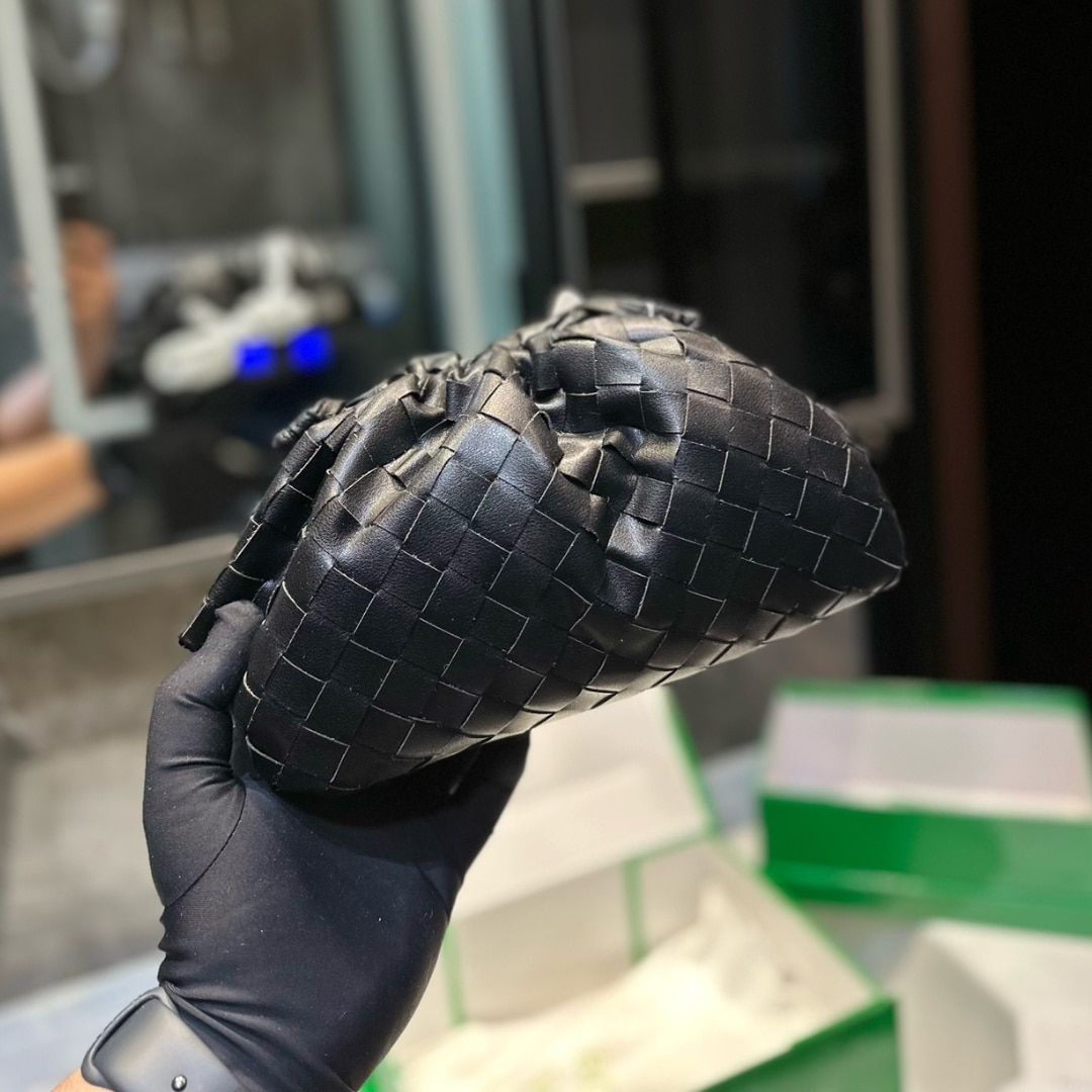 Bottega Veneta Pouch Black 20Cm