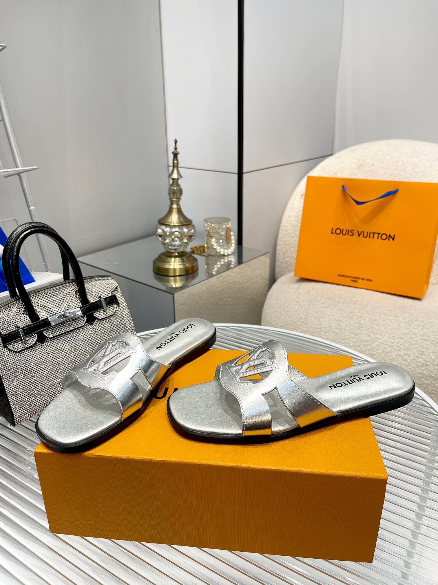 Louis Vuitton Lv Isola Flat Mule Silver 1Abqkh